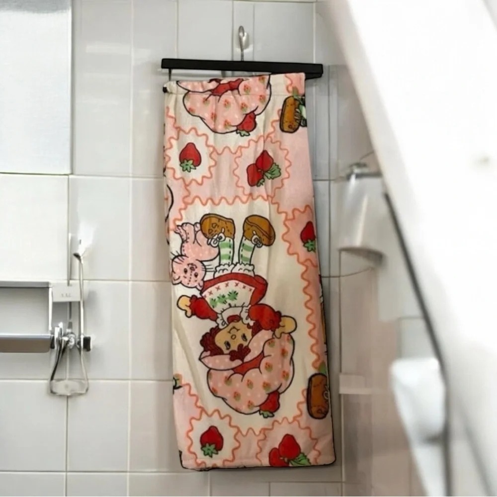 Strawberry Shortcake Plush Oversized Throw Blanket 🍓